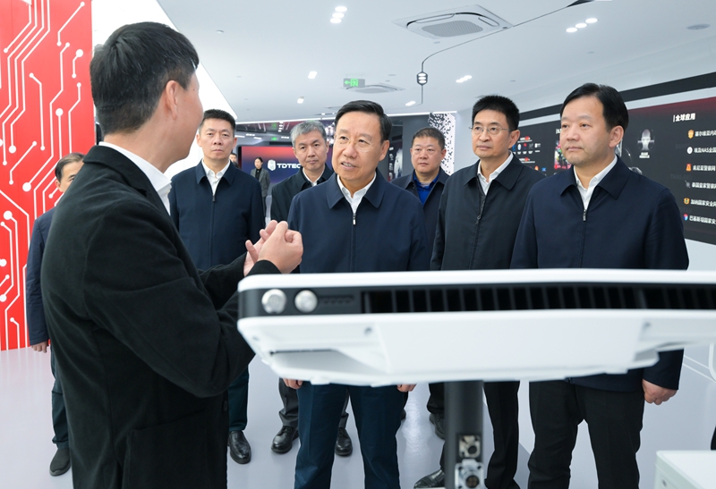 王曉暉調(diào)研成都高新企業(yè) 以科技創(chuàng)新引領(lǐng)產(chǎn)業(yè)升級，培育新質(zhì)生產(chǎn)力